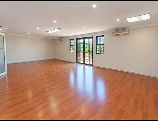 118M² OFFICE TO LET IN FOURWAYS